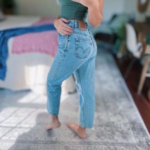 Levi’s 550 // Vintage Light Wash Tapered Jeans